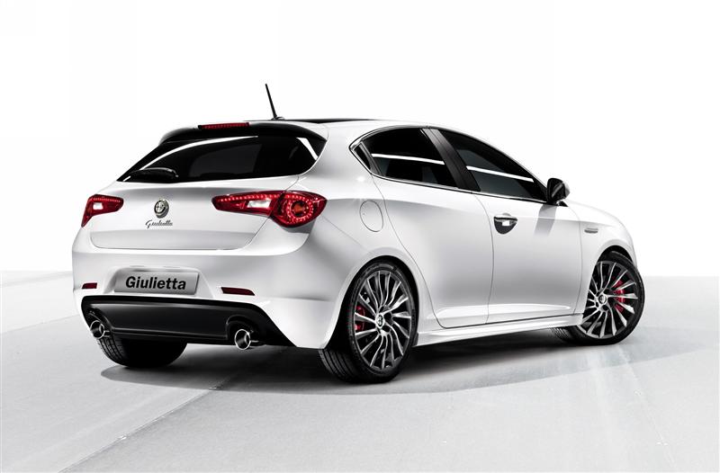 2010-Alfa-Romeo-Giulietta-Image-02-800
